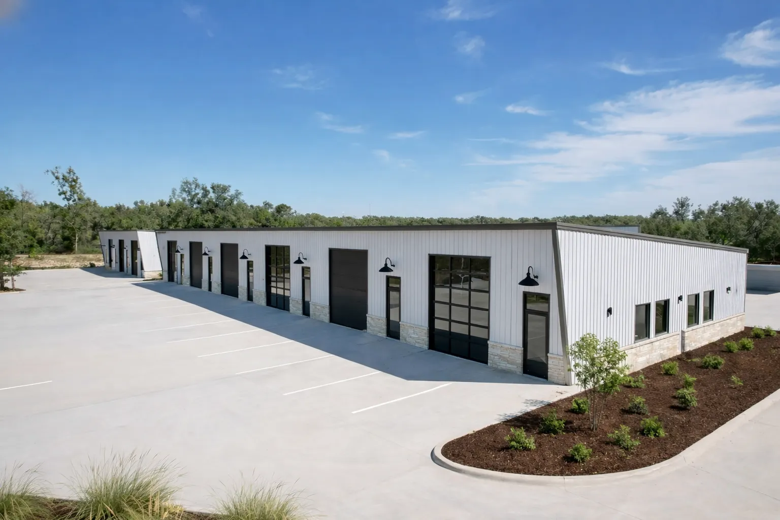 Small bay flex industrial building